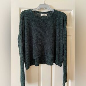 Dark green thin sweater. Crop